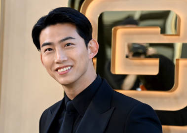 玉泽演否认求婚成功  ？不是，都下跪戴戒指了 