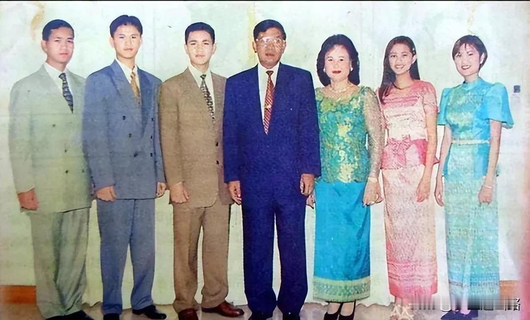 看看柬埔寨的洪森亲王的一家子，5个孩子们长得都不错，但是孙子们、外孙们长相不行，