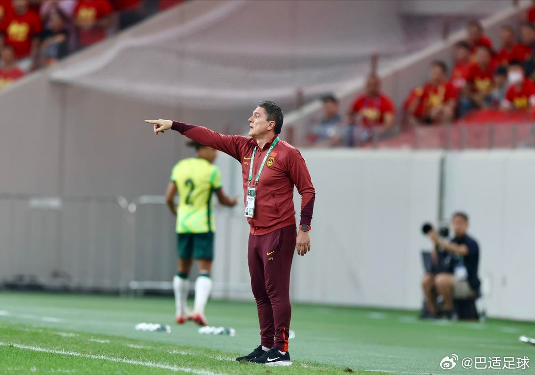 U23国足上半场表现不佳，原因是有主力去了成年国足，新人到来需要磨合，且球队离上