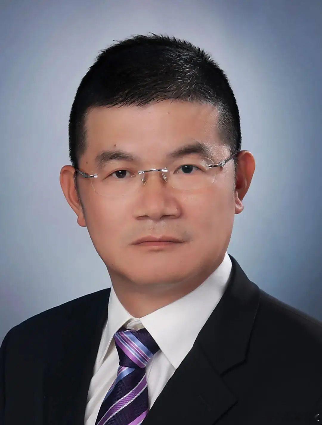 #懂车之道讯#日前，上汽集团党委会决定：上汽大众总经理陶海龙兼任上汽大众党委书记