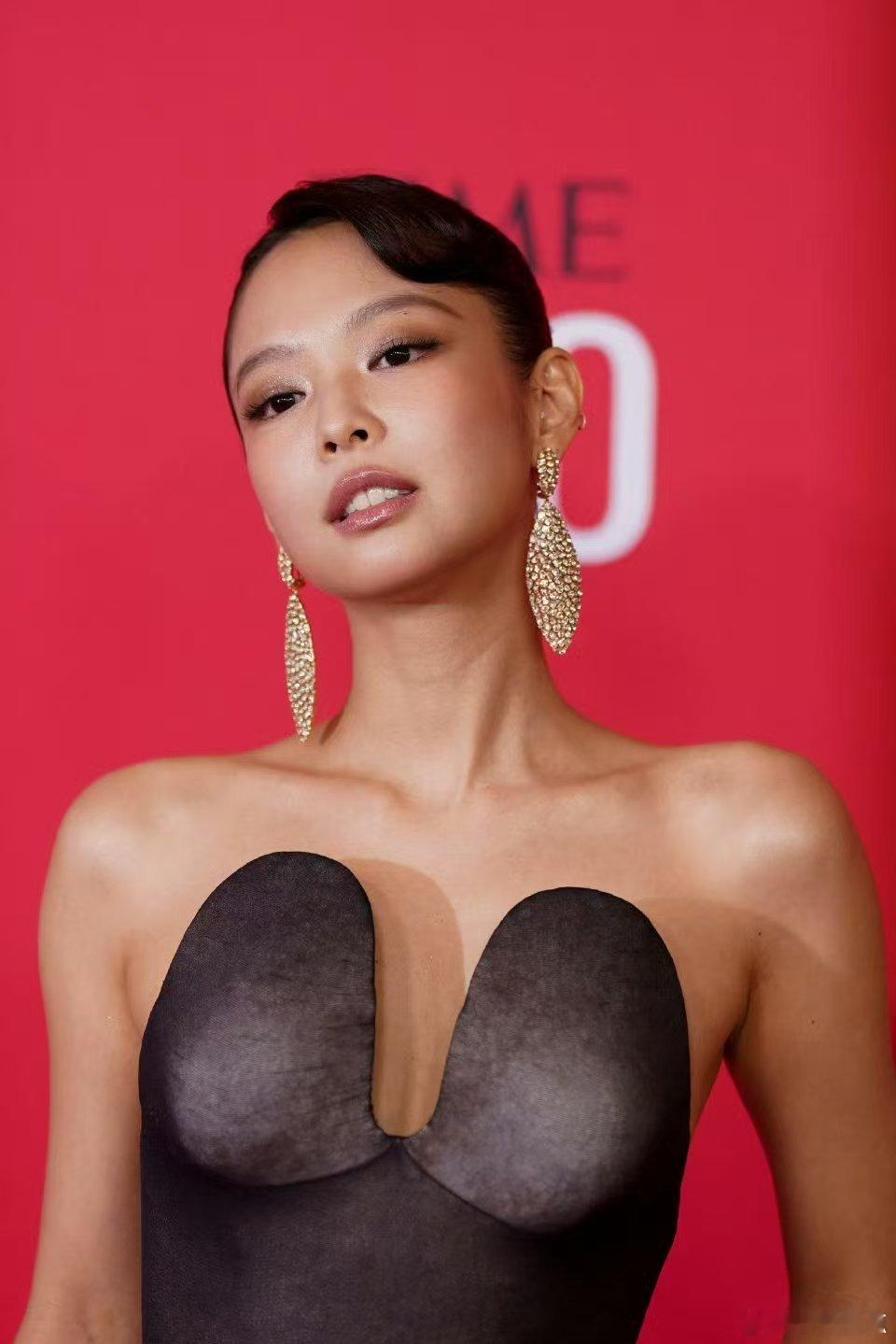 参加time活动的JENNIE 出席time活动的JENNIE不负热爱，顶峰相见