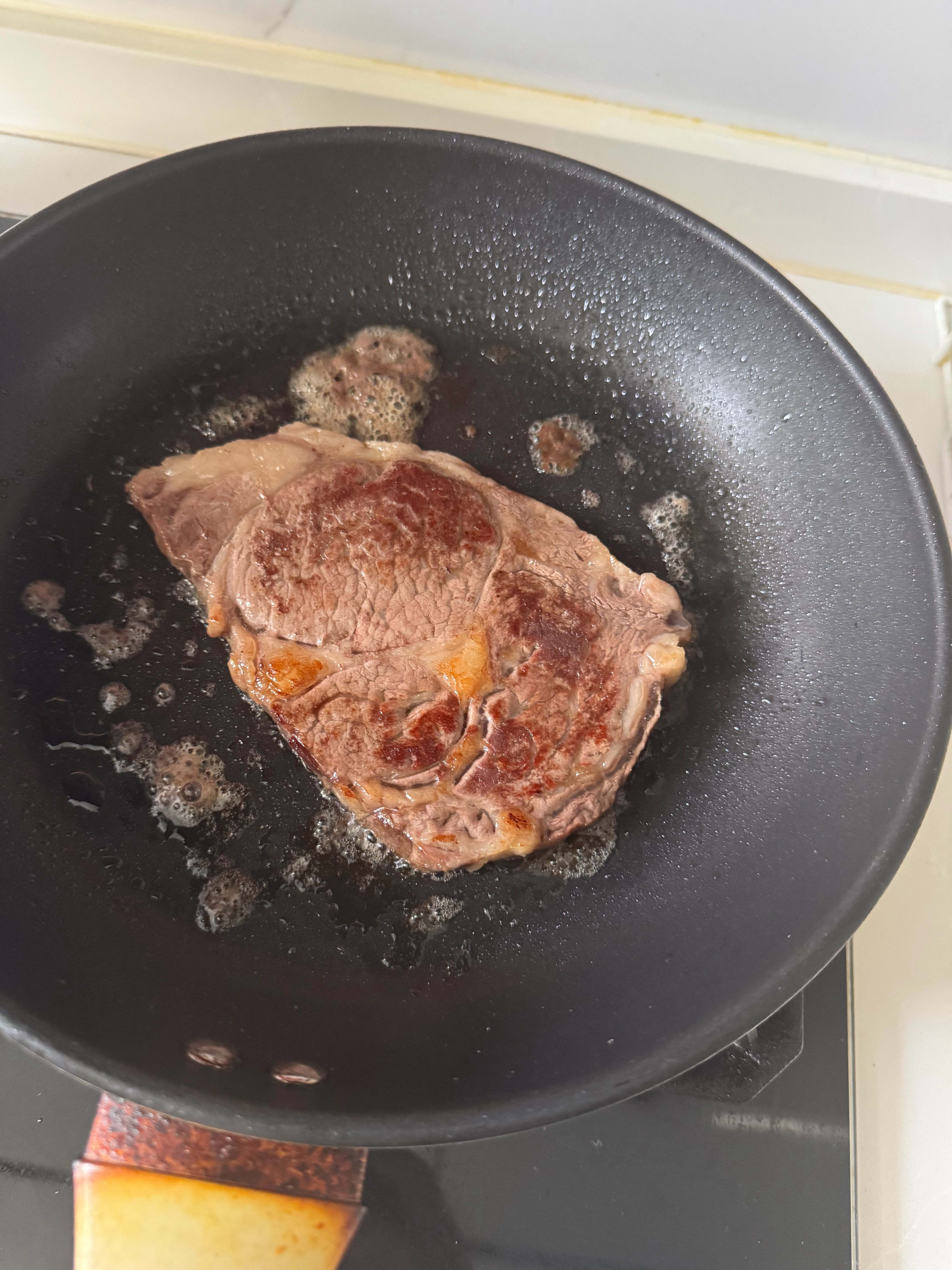 又是补觉补到中午的一天。做个肉吃吧。 ​​​