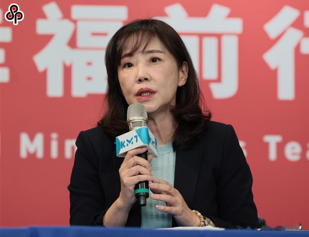 吴宗宪全力备战宜兰县长 辞文传会主委转任发言人，尹乃菁接任主委

3月18日，中