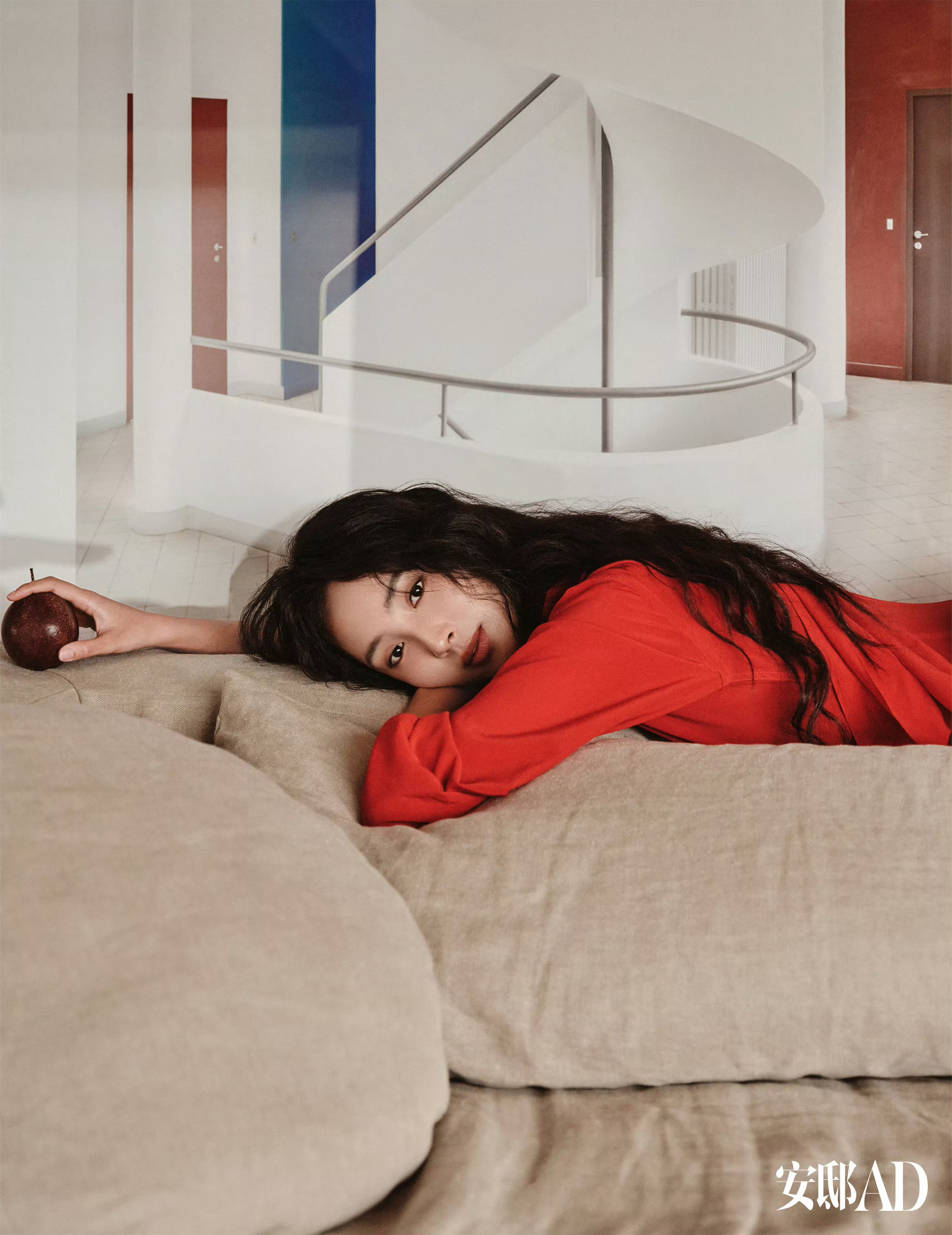 王紫璇AD开年刊封面 