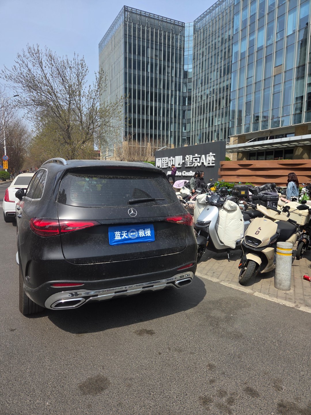 现在望京停车都这么规范了吗？ 