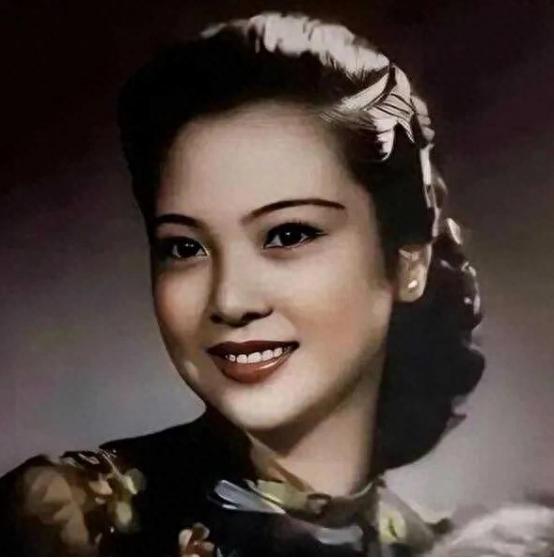 1941年一天深夜，戴笠把他的秘书周志英抱到了床上，两人一番激情过后，周志英依偎