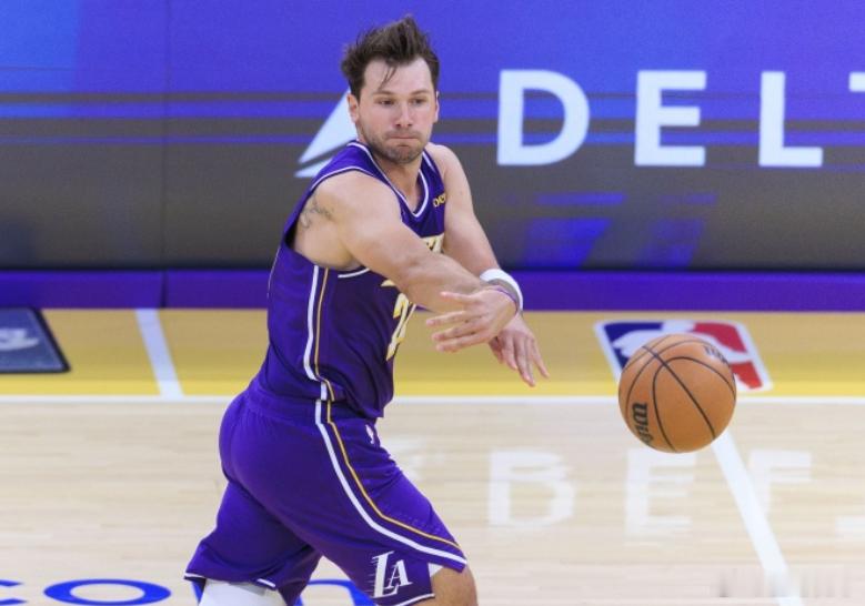 今日NBA常规赛，开拓者客场挑战湖人，赛前开拓者主帅诺里接受了媒体采访。当被问及