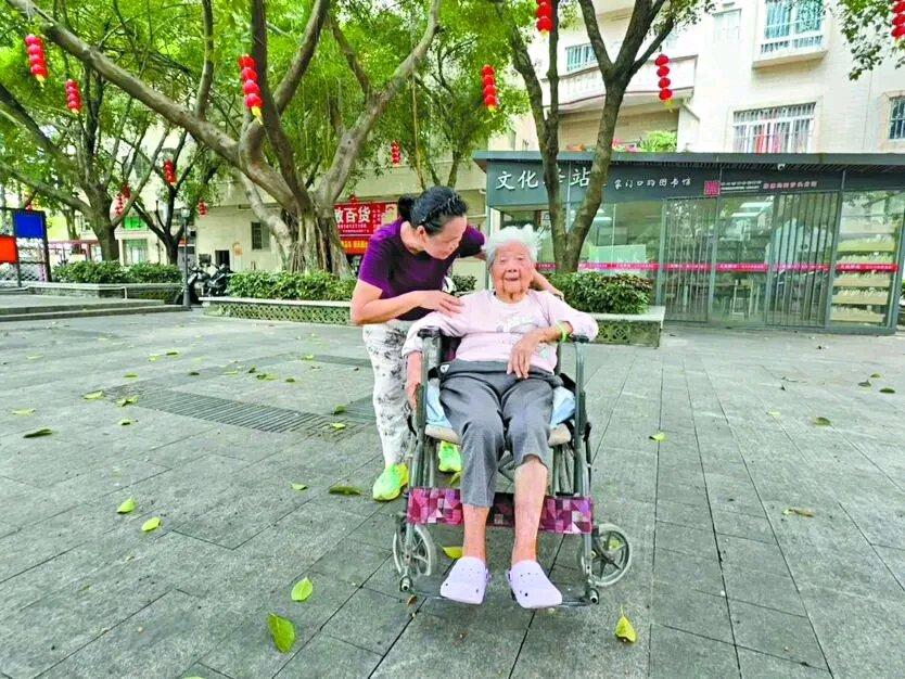 广州20岁大一男生李泽锋失踪超20天这事，真让人揪心。5月15日学校停课，他瞒着