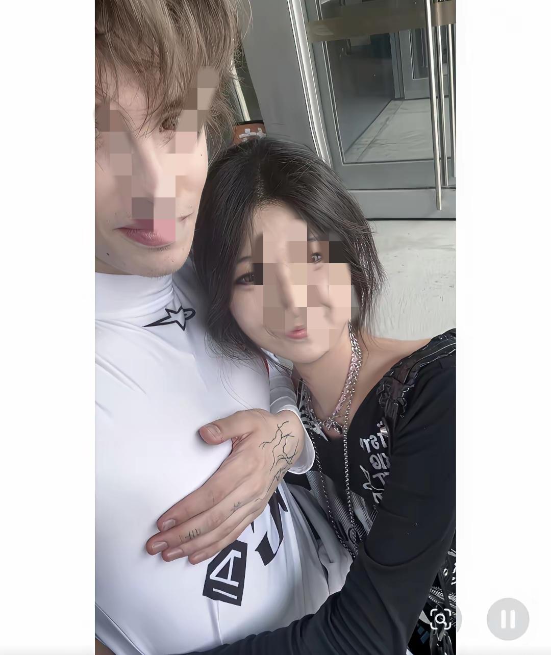 北京车展上，有些女生动去找一个素不相识的外国男模合影，甚至还主动去拥抱他，然后一