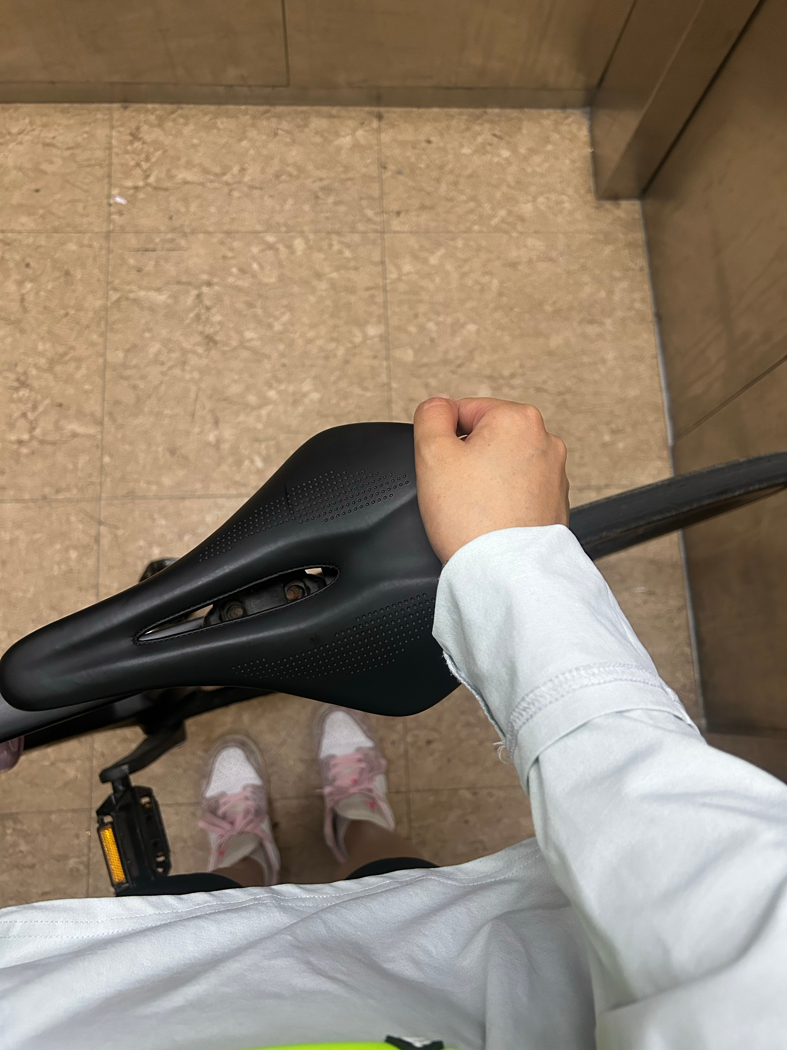 你们知道单车这个洞是干嘛的吗 