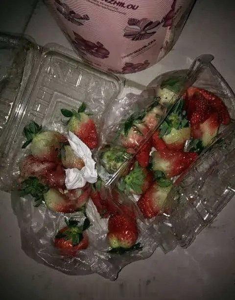 网友：我今年24岁，现在怀孕27周，因为一盒草莓，老公和我吵架还叫我败家婆娘，这