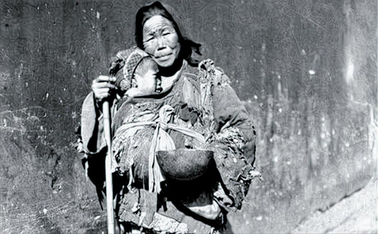 1949年，一位乞讨十年的女乞丐，找到平江县委书记，从怀里掏出1斤2两黄金，全部