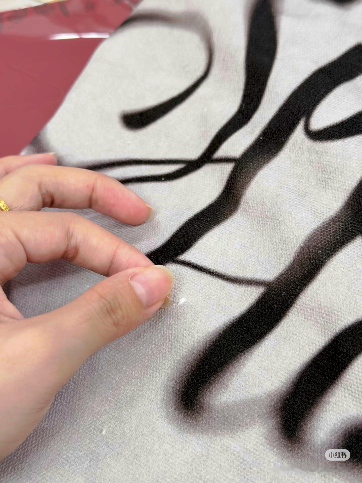 🥚猜猜这样的一个校门口小摊上随处可见的九块九帆布包208卖多少钱？没错，要快三