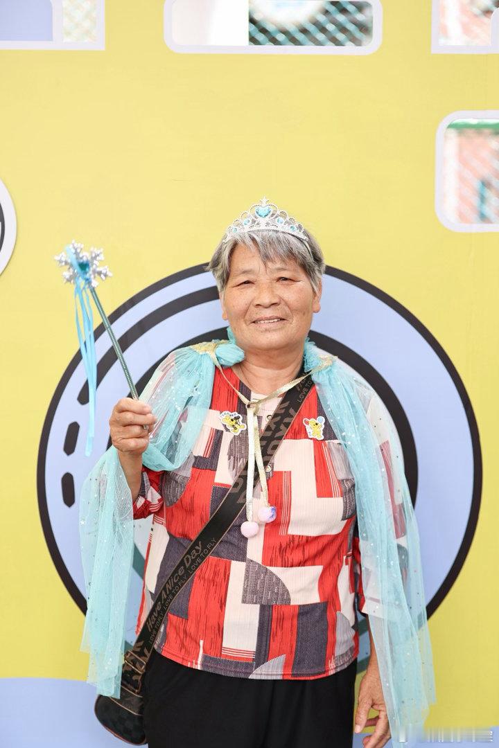 🧸六一手艺人把主题乐园搬到了家门口手艺人把每个小孩的六一愿望都当真了 多彩彩绘