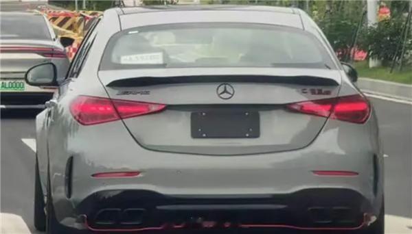 #大v聊车# 【告别大排量，新款奔驰AMG C63国内实拍曝光，2.0T加速仅3