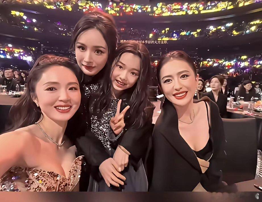 这几天，我感觉到了内娱果然不一样。而董璇还敢去哪里，都带着女儿出风采，很明显，小