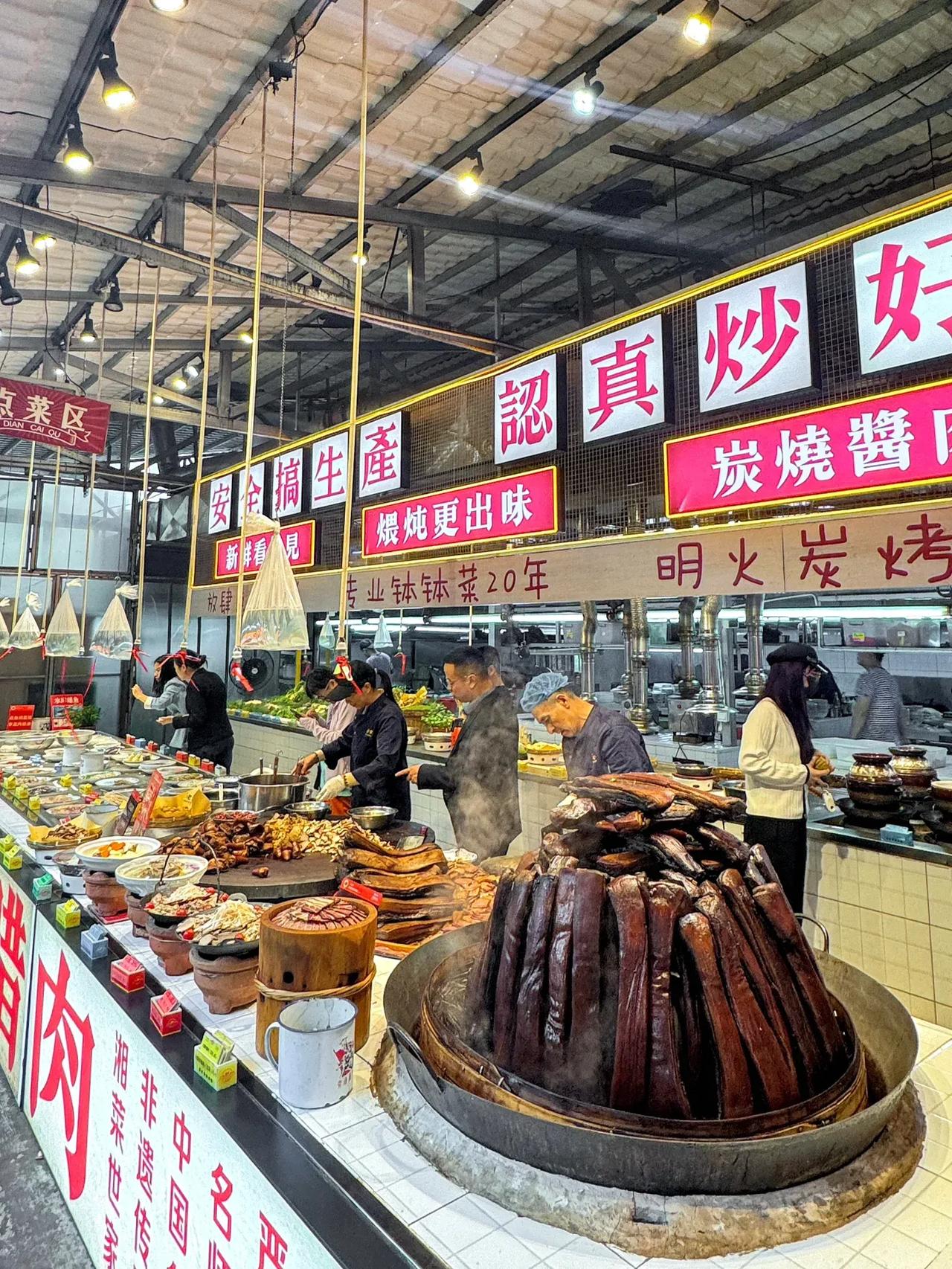 来长沙直奔这家店！果然没选错！！


本地人不说外地人真的找不到的一家必吃榜湘菜