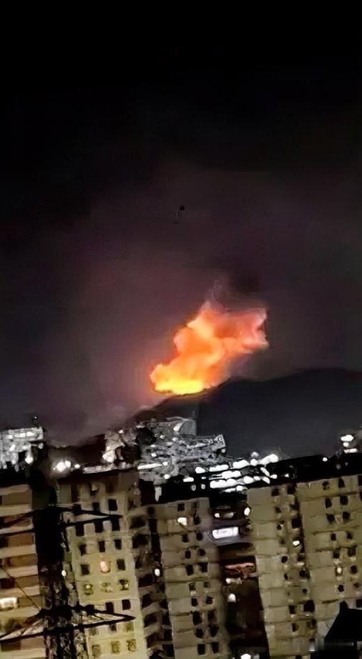 看看美国到底有多狠！竟然把查韦斯的墓当成袭击的重要目标，进行轰炸！

要知道，查