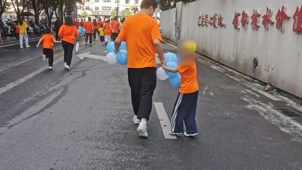 5月30日，六一儿童节来临前夕，陕西省商洛市柞水县城区第一幼儿园举办亲子迷你马拉