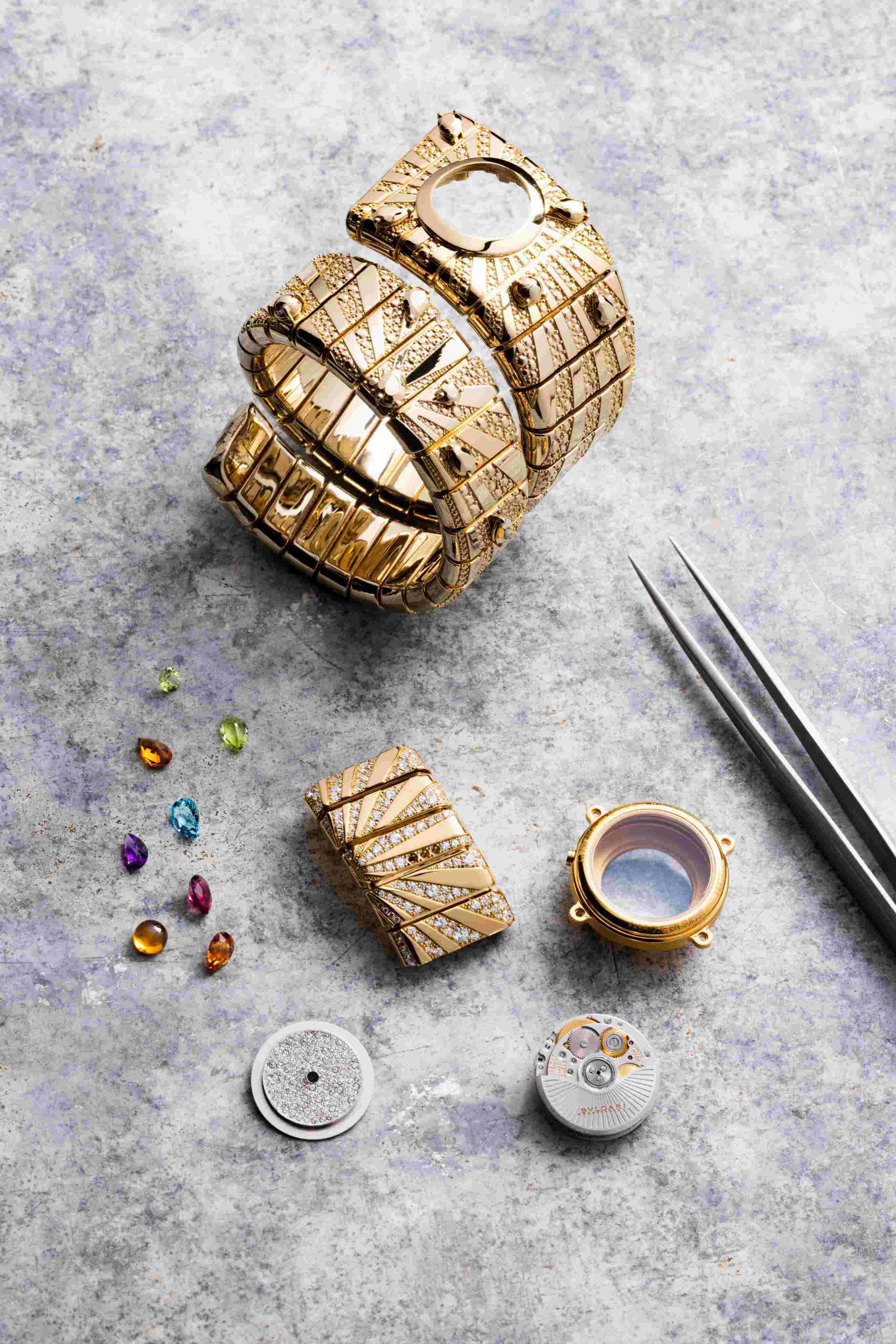 宝格丽在2026 LVMH钟表周上推出了全新腕表：这枚宝格丽Tubogas Ma