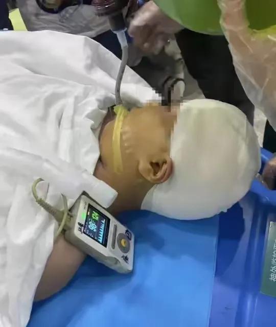 此人不配为师
教师是令人尊敬的职业，传道授业解惑是教师的崇高职责。然而，让人气愤