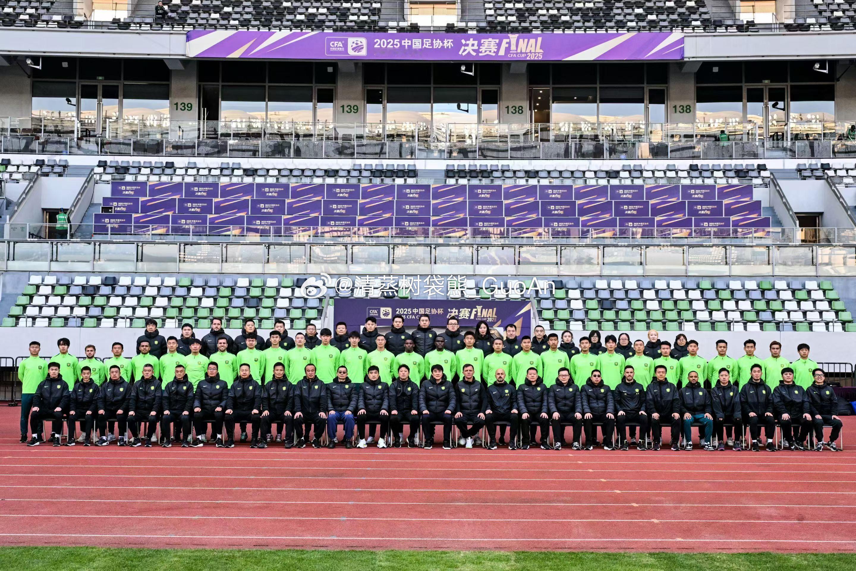 睡前刷到了这张图，俱乐部上下几乎是全员出动，去保障这样一场比赛。这里面有经常在公