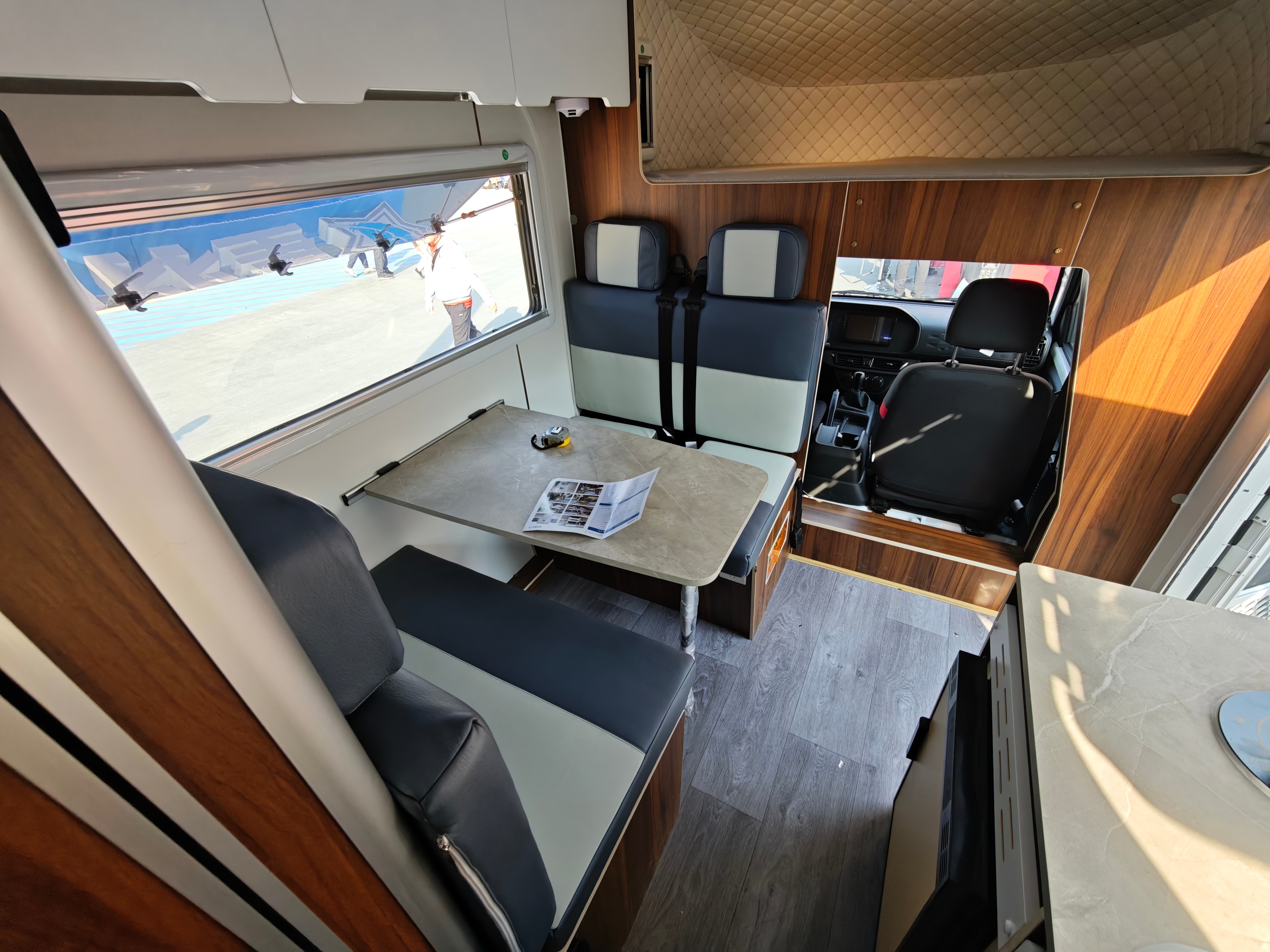 山东的厂家太牛逼了9.98万起的C型房车正规旅居车手续，东风小康底盘2.0L自然