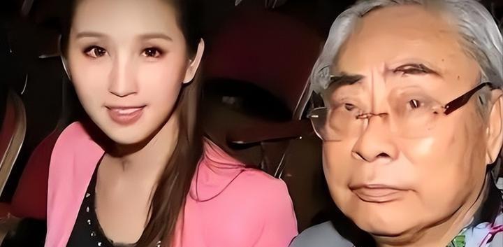 2013年那个盛夏的夜晚，当香港九龙的霓虹灯再次照亮维多利亚港，25岁的何傲儿站