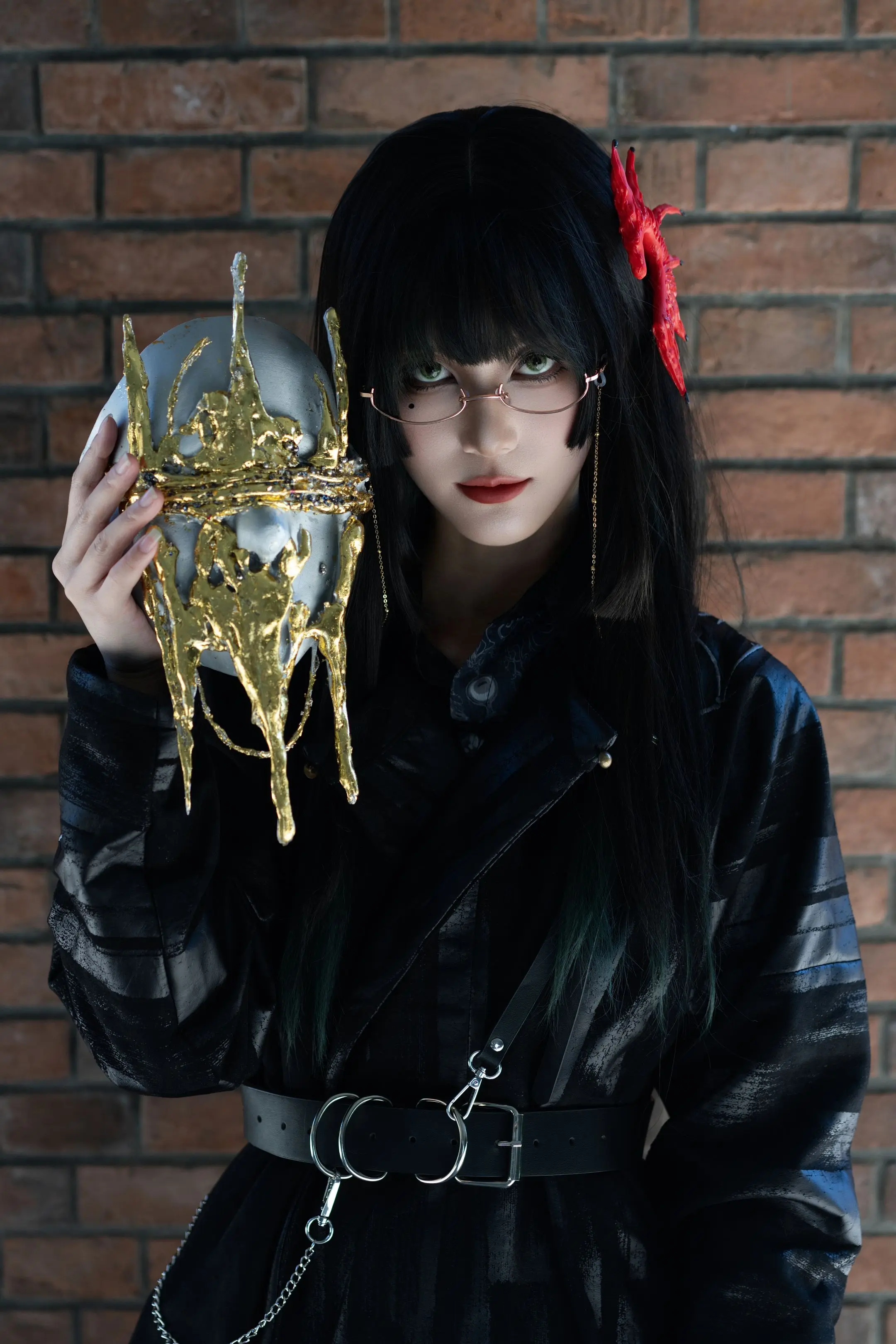 一图流。趁着宠物时装周的机会，新搭了一套酷酷的暗黑造型，头饰和道具由s...