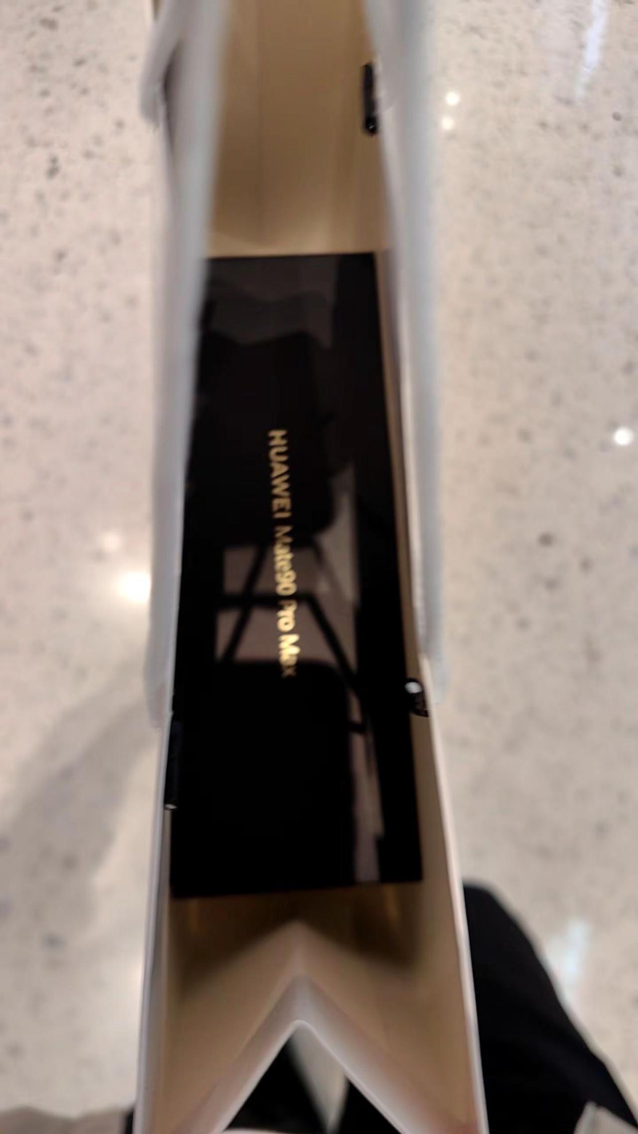 到手了。起码也是前几个拿到货的了吧