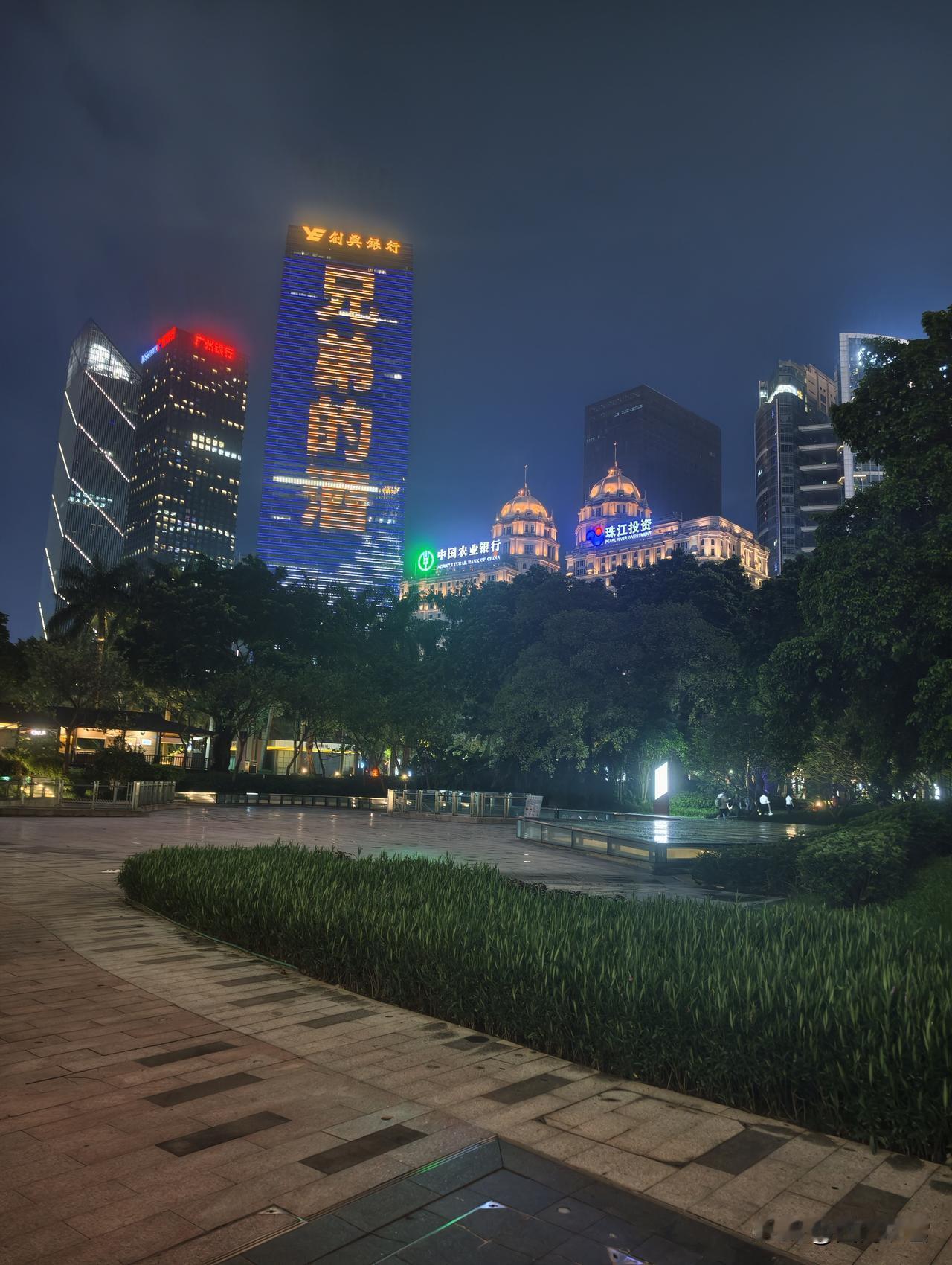 一个人在广州找工作，真能经历不少事儿，也容易让人有大彻大悟的时刻。就说我朋友，在