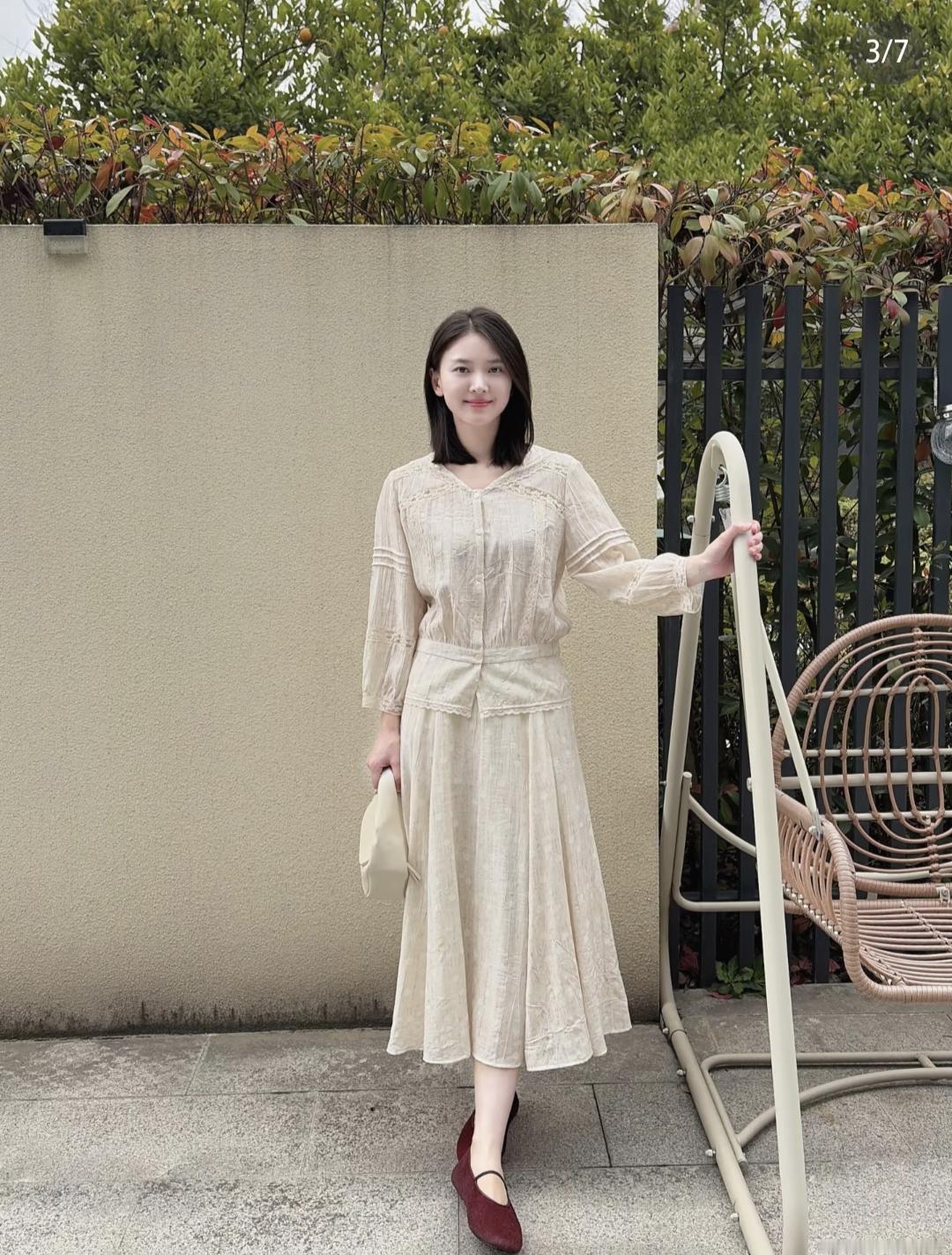 你喜欢哪一种气质的美人?
这种打扮简单不复杂，适合日常，整体看上去非常舒服，又让