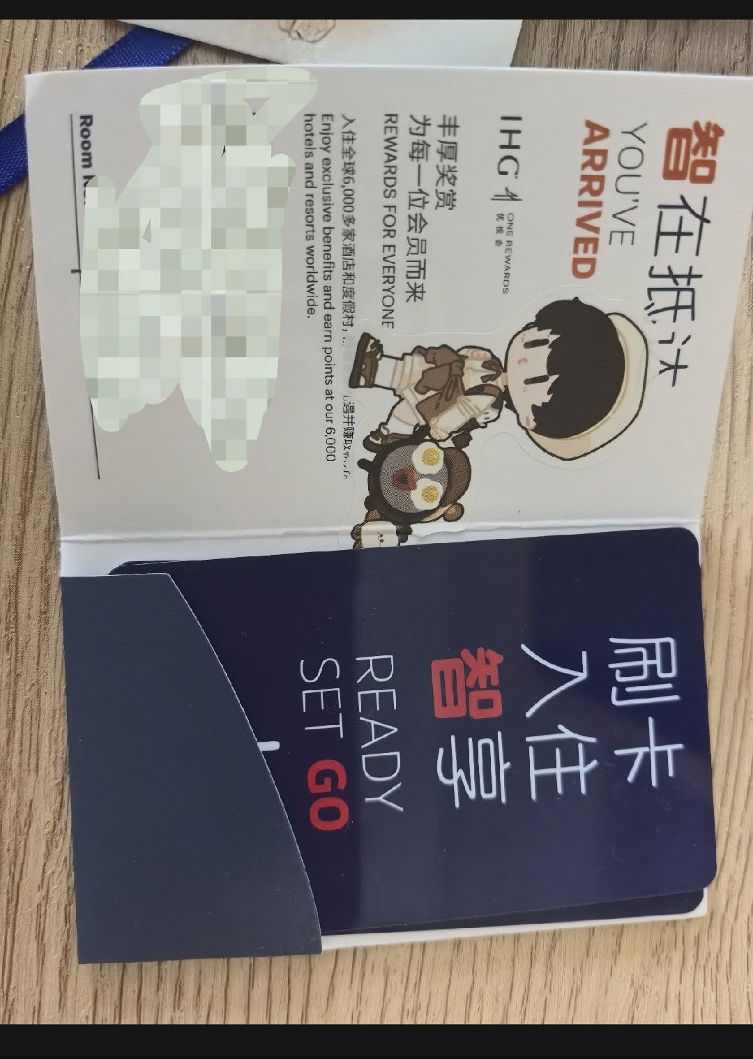 周深济南演唱会 这酒店也太贴心了，送了好多周边礼物，送了饮料，房卡上也设计过了，