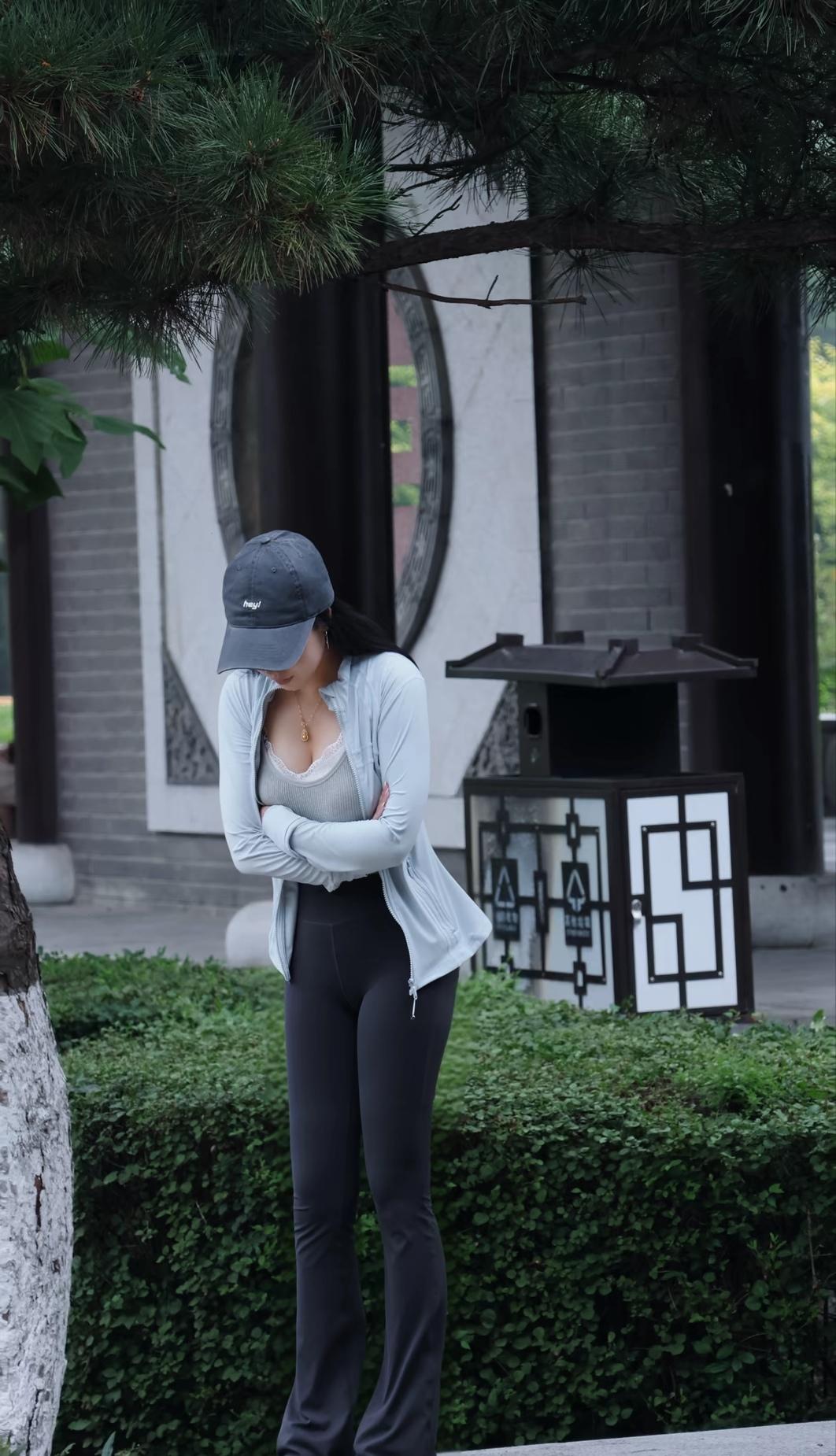 ʜᴀᴘᴘʏ̆̈𖠚ᐝ
🌻🔅🌻🔅🌻🔅🌻
心里装着美好❥
眼里的世界就