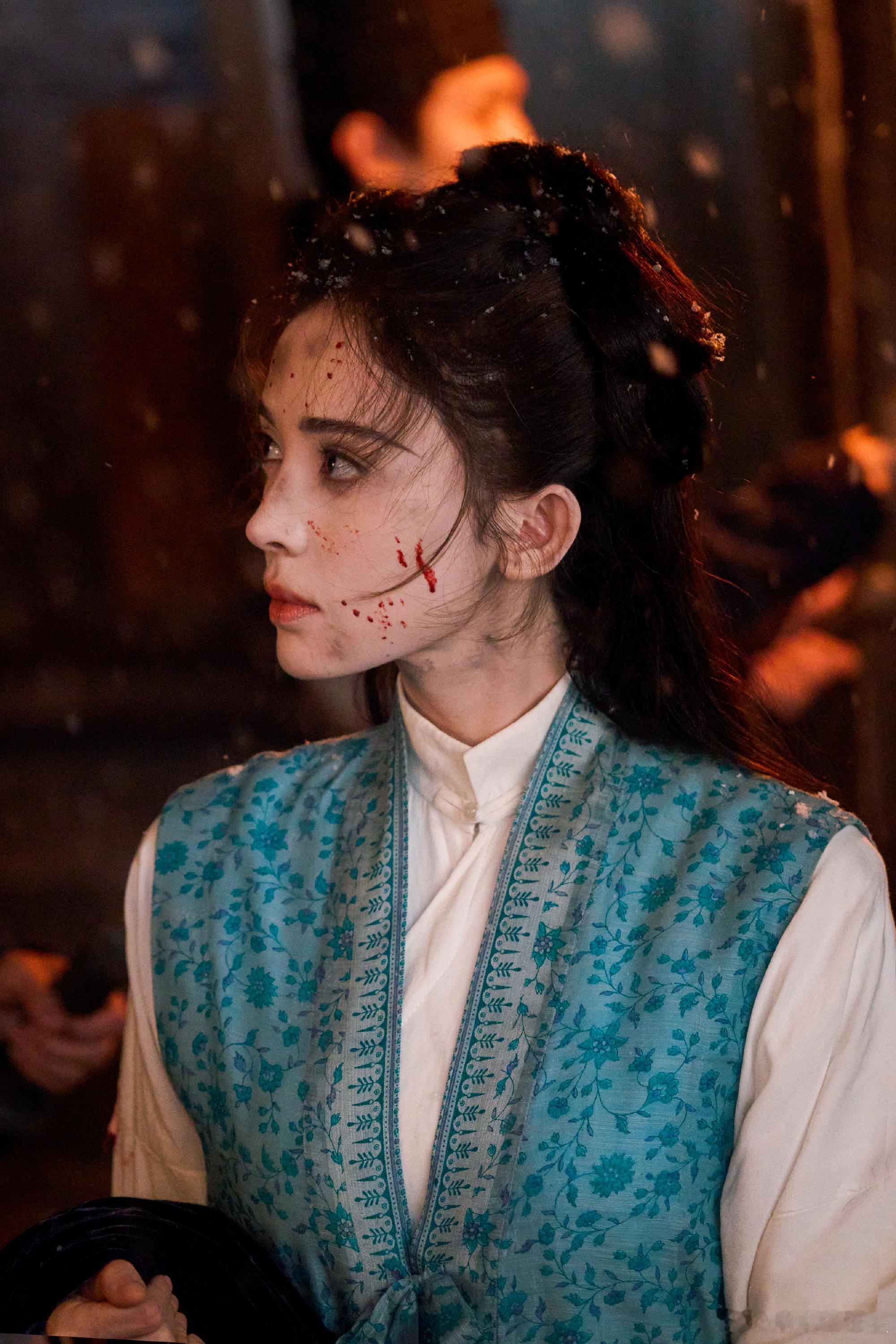 娜扎眼神戏家人们谁懂啊！娜扎在《玉茗茶骨》里眼神戏绝了，看垃圾那眼神，又飒又爽，