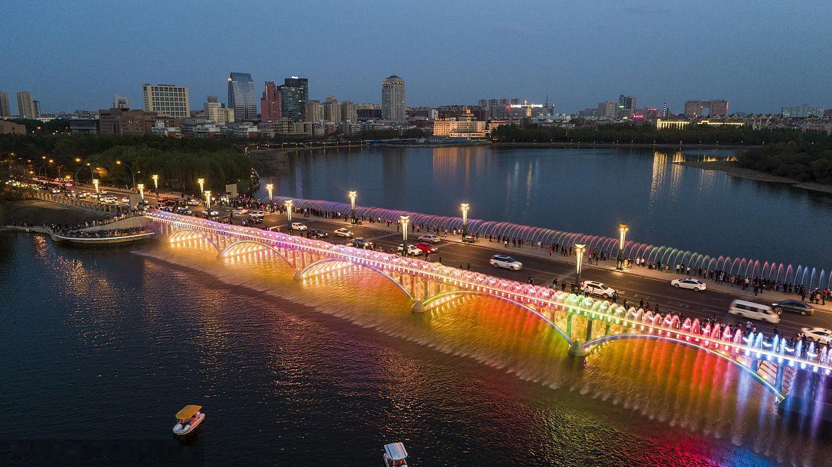 特朗普疯了，美国无赖了，世界倒退了，东方大国有机会了

       从特朗普的