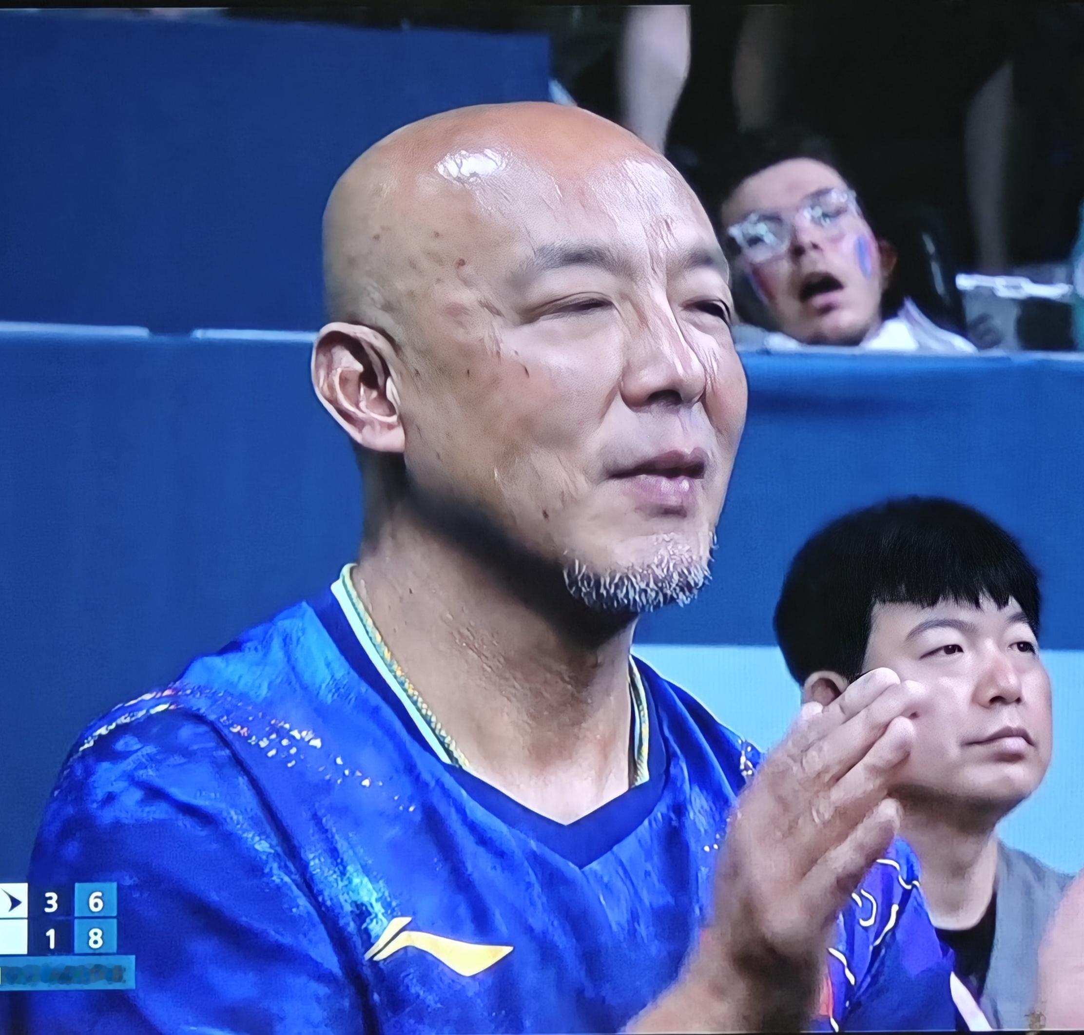 就这眼神儿，就这充满训练痕迹的腿，再加上本怂关机不看，不赢才怪！感谢朝鲜队给我们