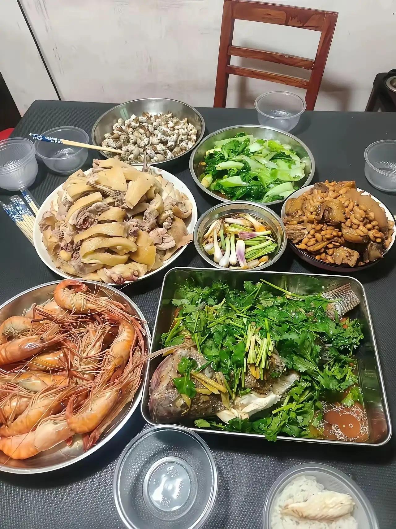 普通家庭的一顿午饭，大伙觉得属于什么档次？