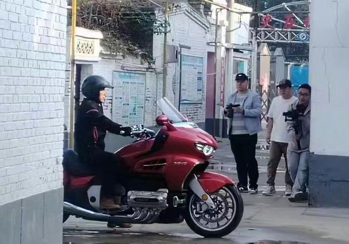 长城汽车发布了一款摩托车，并为其拍摄了一支品宣广告，谁曾想男主角竟然是长城汽车董