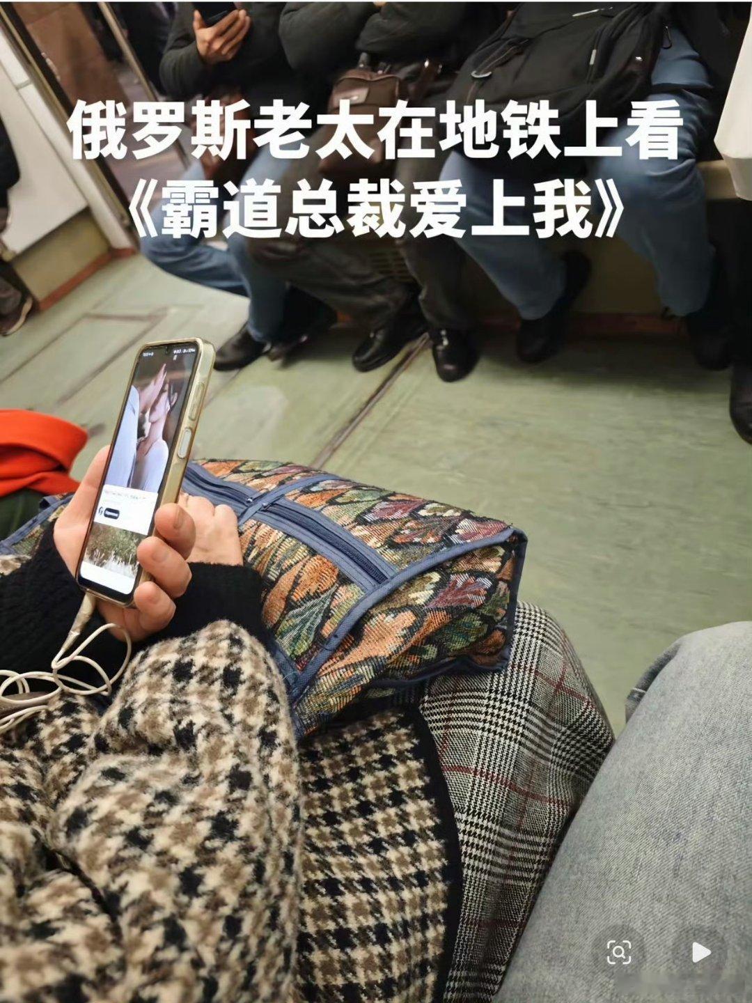内娱闯不进去的赛道短剧闯进去了短剧的火爆确实与现代人压力大、偏好碎片化娱乐有关，