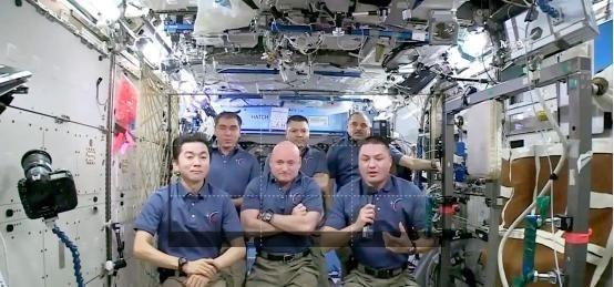 中国空间站为什么要叫上外国人来？
 
2011年，“沃尔夫条款”让中国航天彻底被