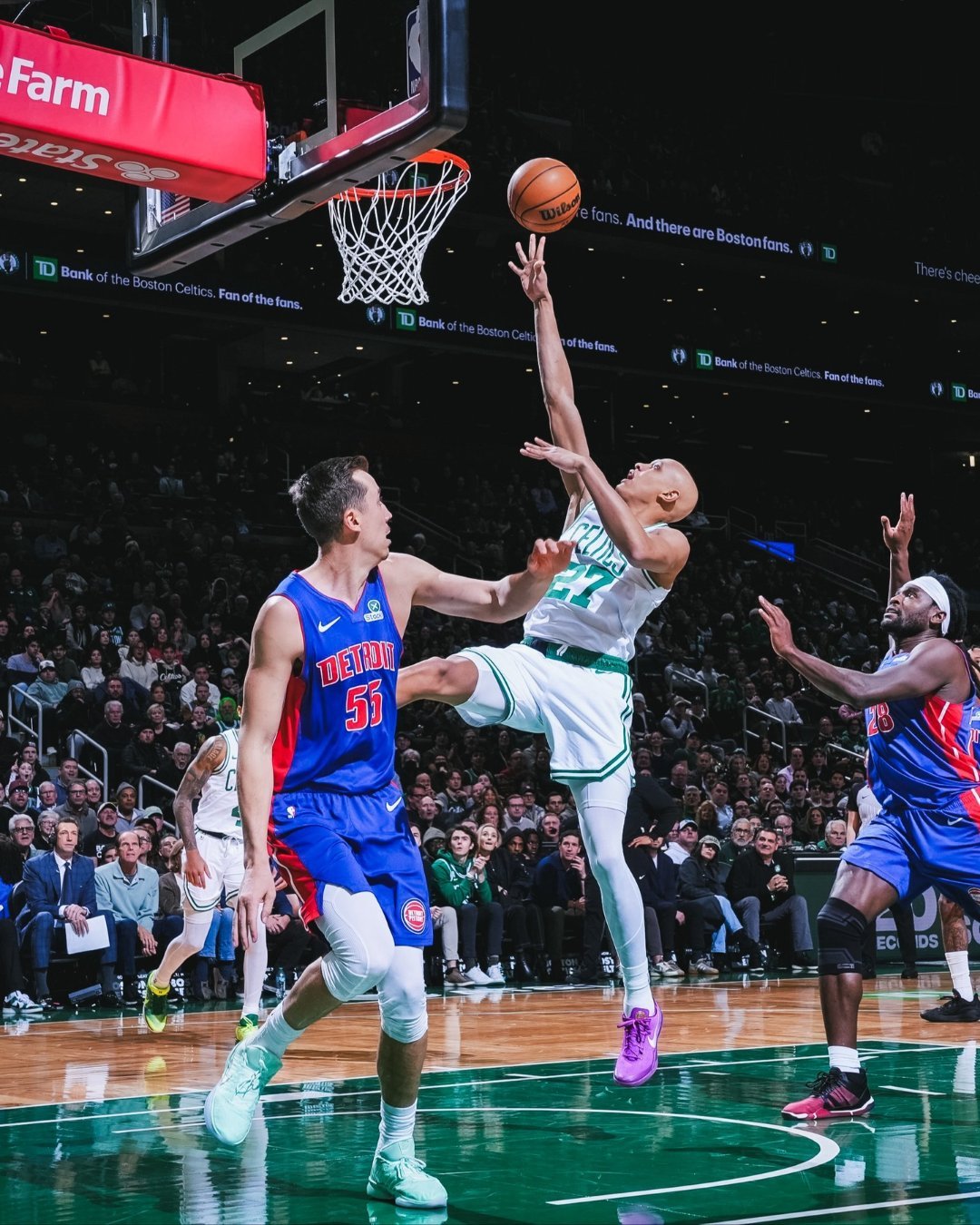 在被问及和活塞的比赛末段使用安芬尼-西蒙斯而非沃尔什时，马祖拉表示：“我认为当时