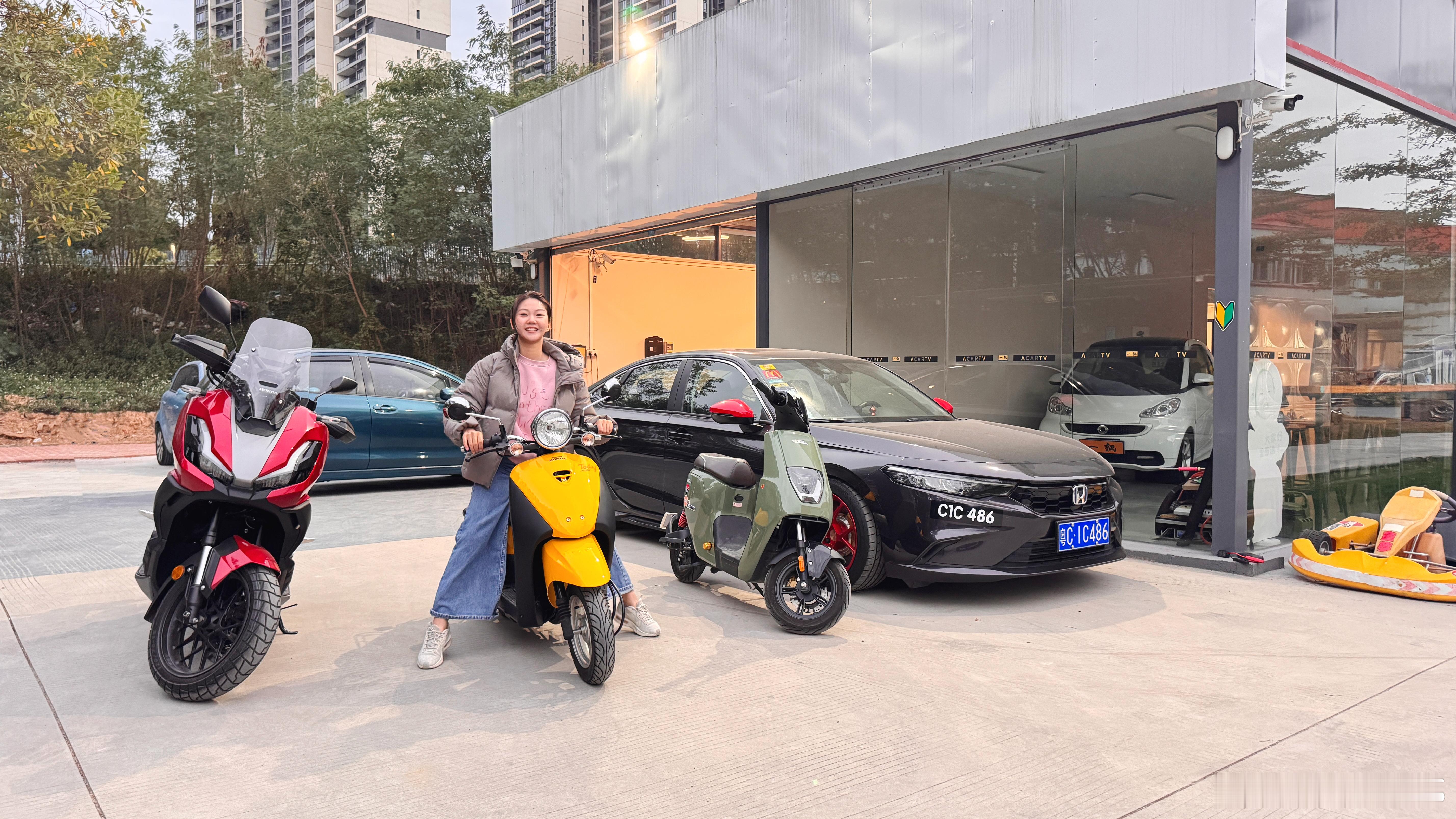 我也有心爱的小摩托啦🛵今天真的有礼物收🎄但是我的摩托车驾照还没考谢谢老公马上