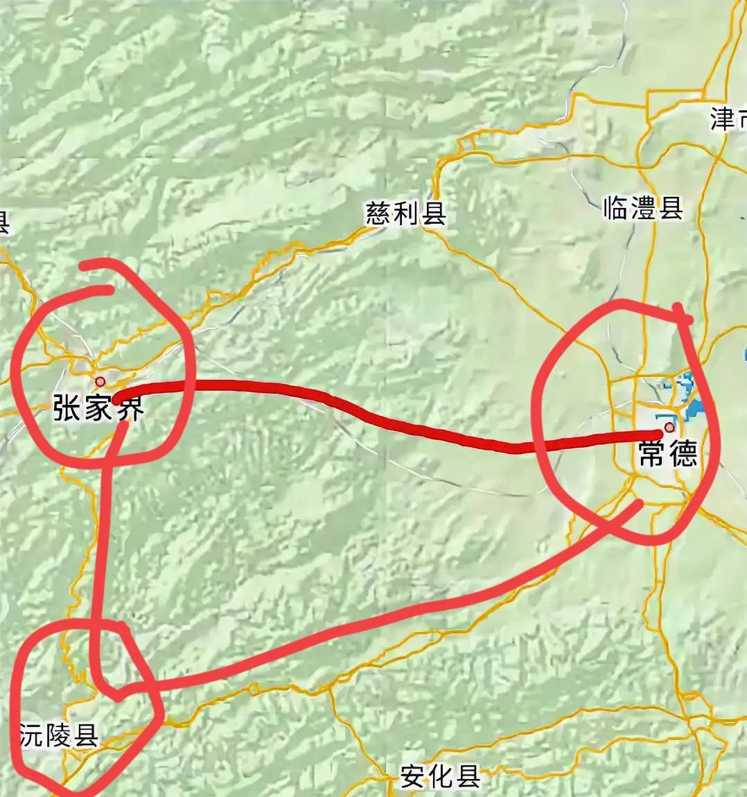 常德市，沅陵县，张家界市在三个地方，将来要修一条金三角铁路，现在也正是处在一个风