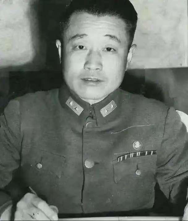 1959年杜聿明被特赦，老蒋得知大惊道：快让他老婆从美国回来！1959年杜聿明获