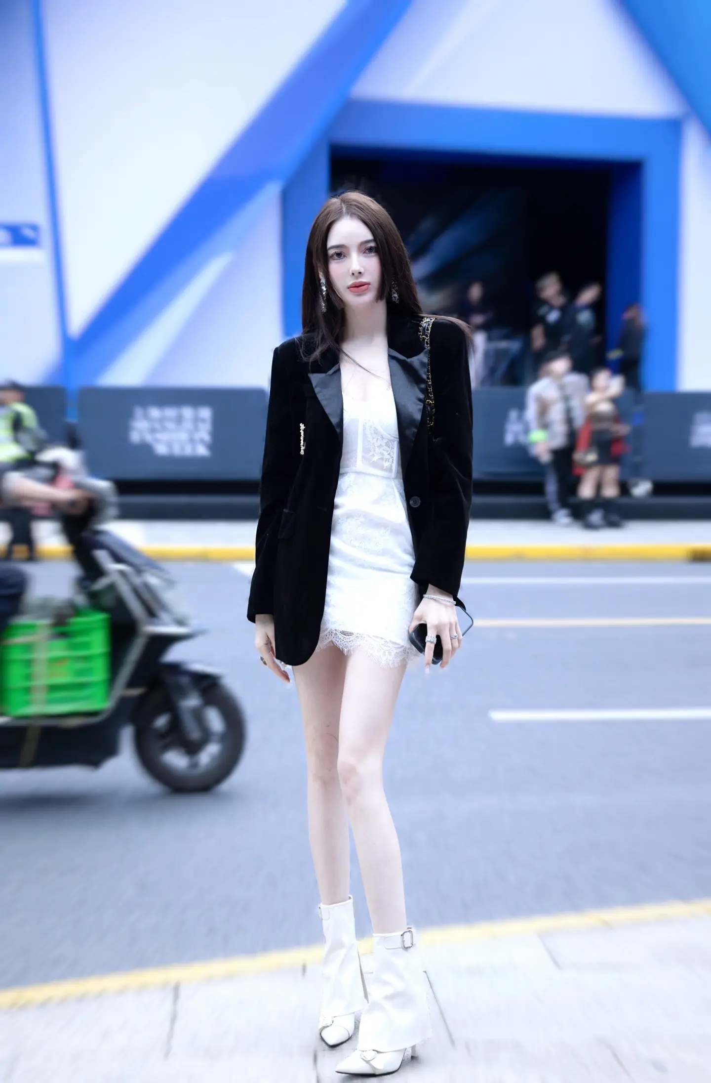 我不在会为谁装扮成玫瑰 而我要做自己的向日葵