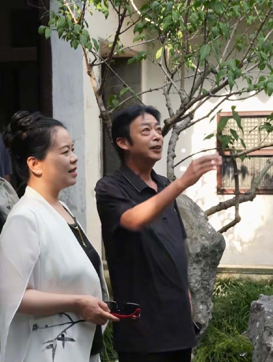 许妈和姚爸现在生活也挺好的，唯独就是威威不在身边，毕竟威威在河南长大的，回去也是