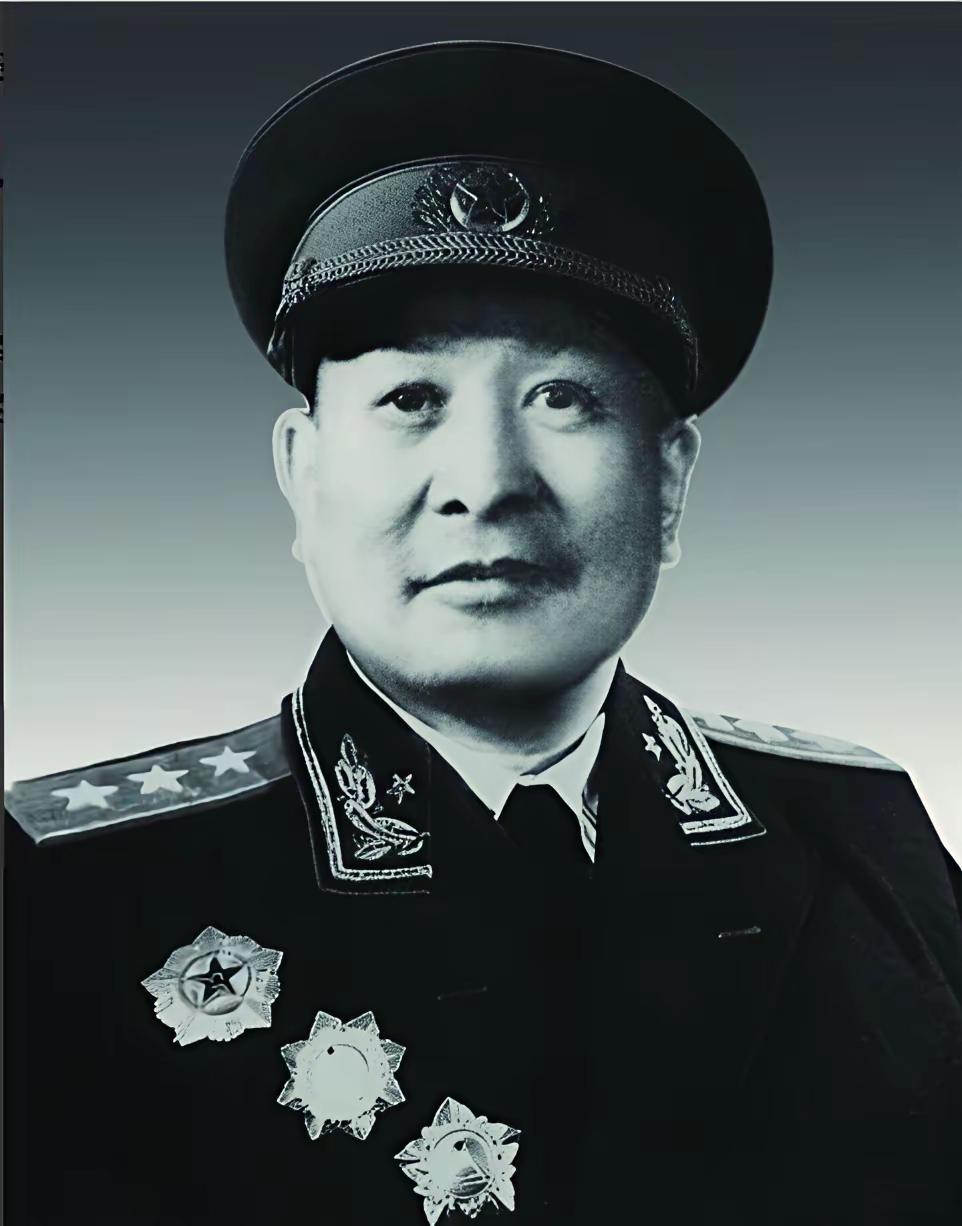 1949年，74军军长邱维达被俘，钟期光拿着战俘名单，看到他的名字后，愣了一下，