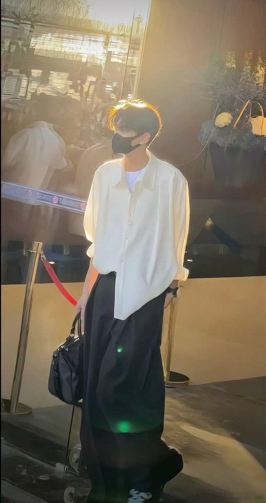 田栩宁 txn向全世界安利田栩宁 “我和你一起吹风 欣赏着我们独有的落日” "?