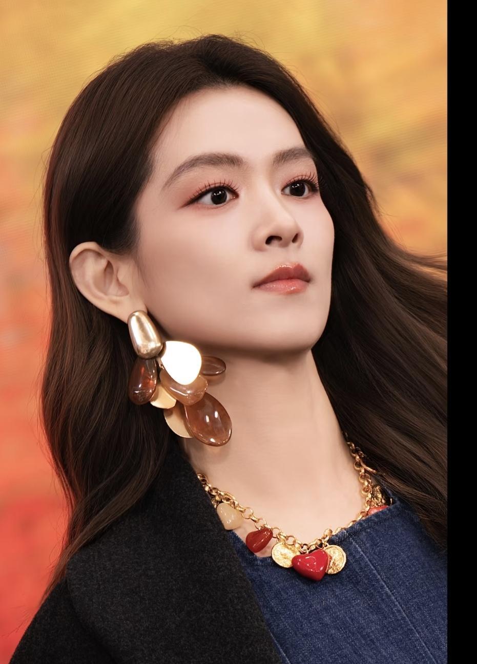 三伏天裹厚毛衣连拍3小时，陈昊宇哭到缺氧也不喊停！
你敢信，选她演庄好好，剧组连